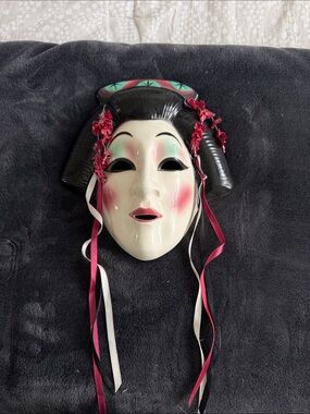 Vintage Decorative Geisha Wall Mask in Cream and Pink